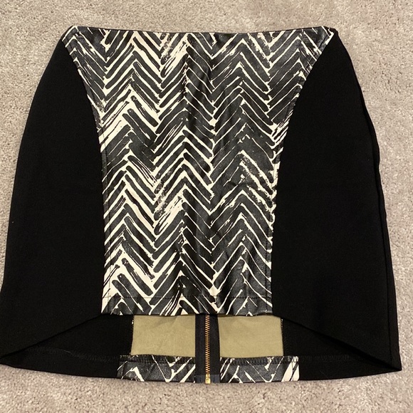 Minkpink black zebra print stretch leather skirt - Picture 1 of 7